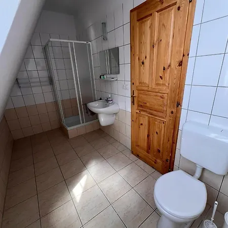 Nyugati Varo Szallashely منزل للإقامة Pacsa