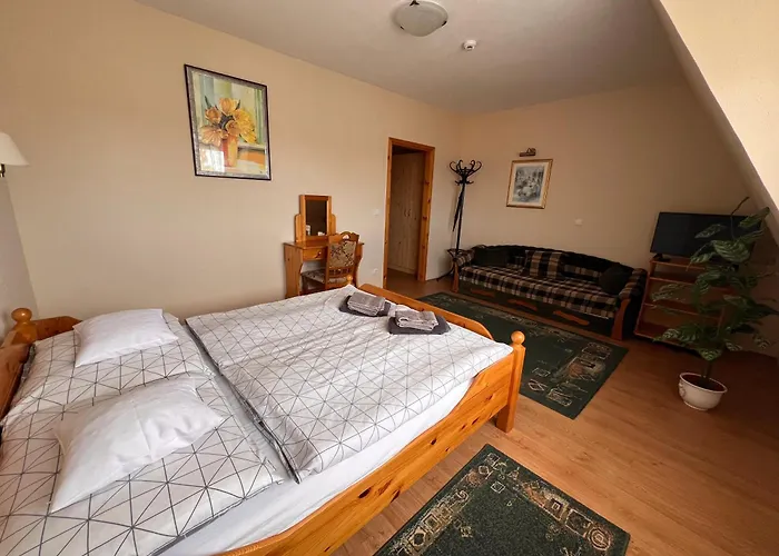 Nyugati Varo Szallashely * Pacsa